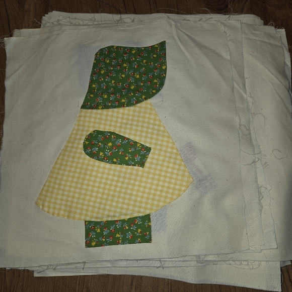 Vintage Sunbonnet Sue Quilt Squares Blocks Lot of 29 Varies Material - Picture 1 of 7